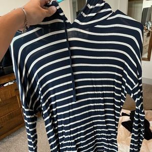 lightweight hooded top